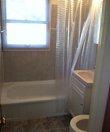 3rd image of 4402 S Pennsylvania Ave