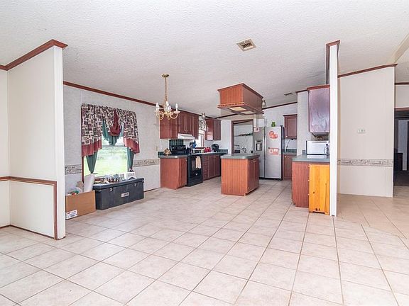 4th image of 13611 Amanda Dr
