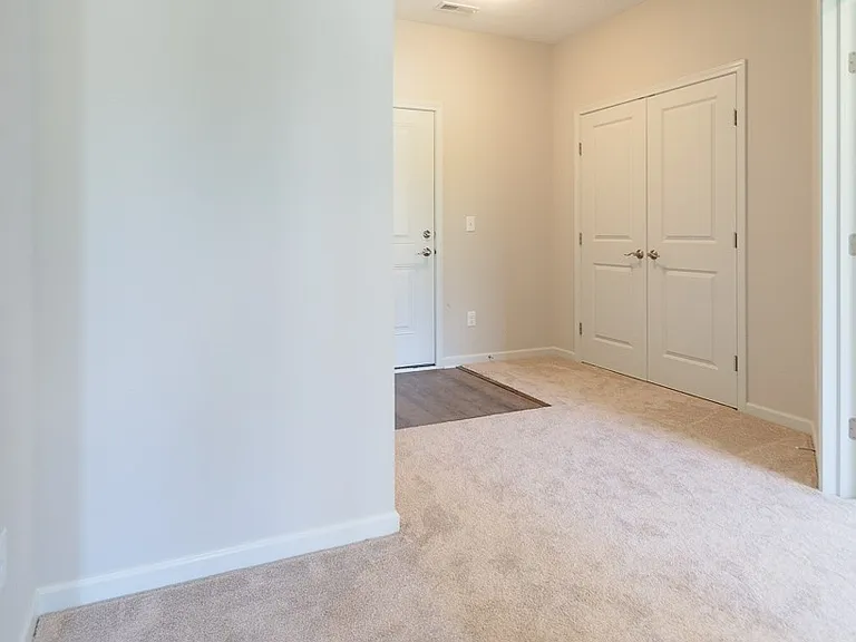 27 Ashbourne Dr — Photo 4