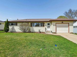 1904 2nd Ave NW, Waverly, IA 50677
