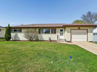 1904 2nd Ave NW, Waverly, IA, 50677
