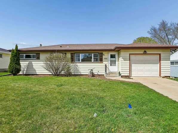 1904 2nd Ave NW, Waverly, IA 50677