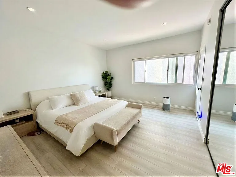 5139 Balboa Blvd #2 — Photo 15