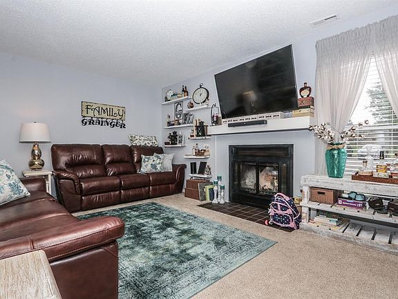 4th image of 5 Old Orchard Ct
