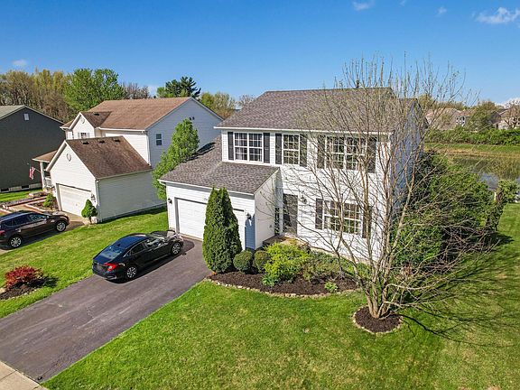 3rd image of 1568 Roscommon Dr
