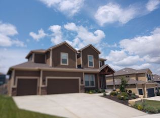 864 Ridge Dr, Lansing, KS 66043