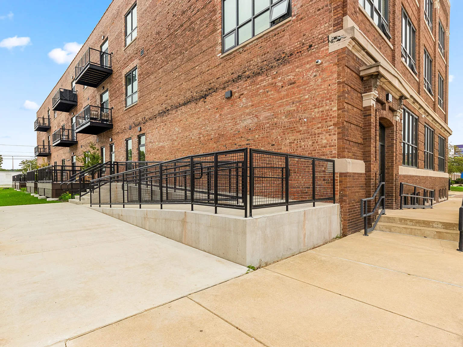 1 bed, 716 sqft, $2,000 — Photo 2