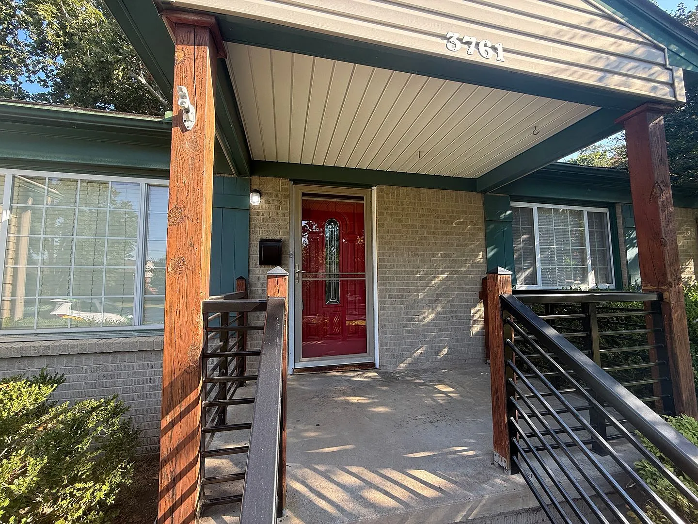 3 Bedroom, 1.5 bath in Midtown!! — Photo 3