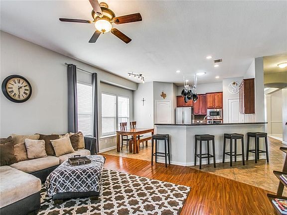 4th image of 4904 Kelly Dr