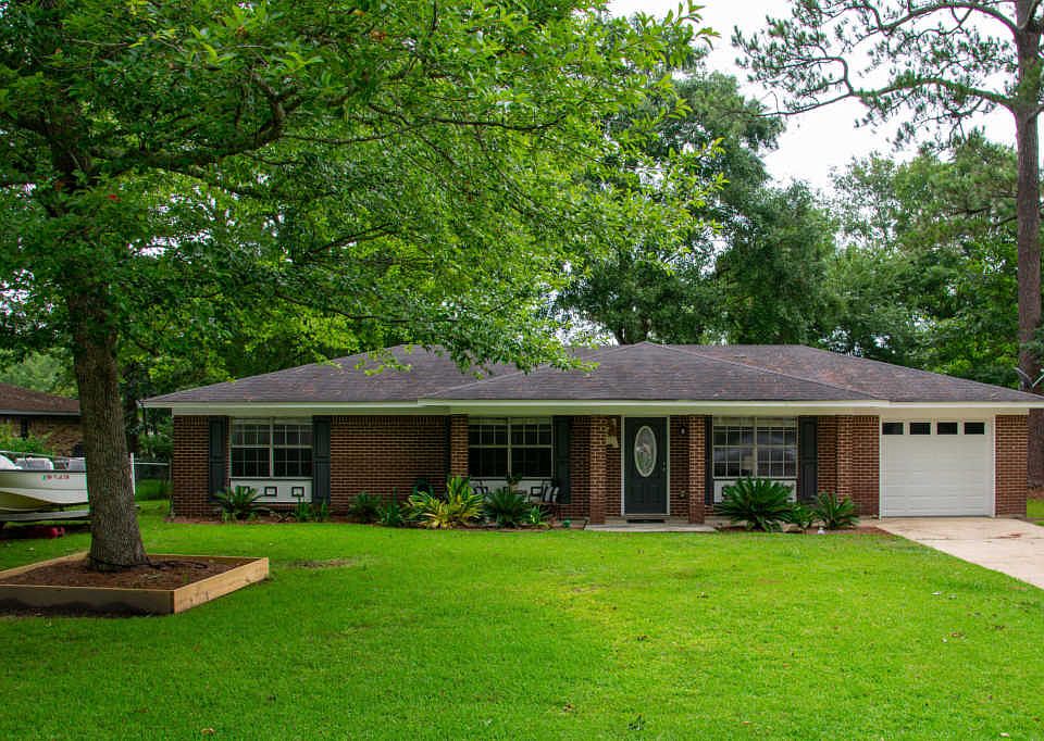 1st image of 1306 Queen Park Cir