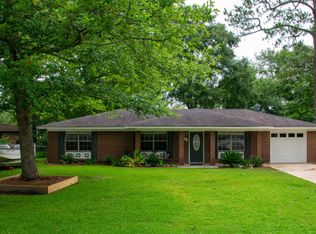 1306 Queen Park Cir, Ocean Springs, MS 39564