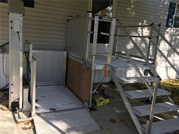 2nd image of 8 Hillcrest Cir