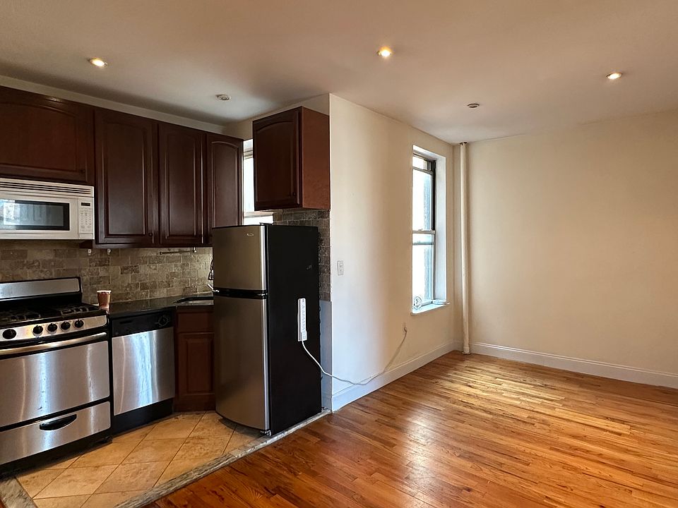 1st image of 114 E 1st St APT 23