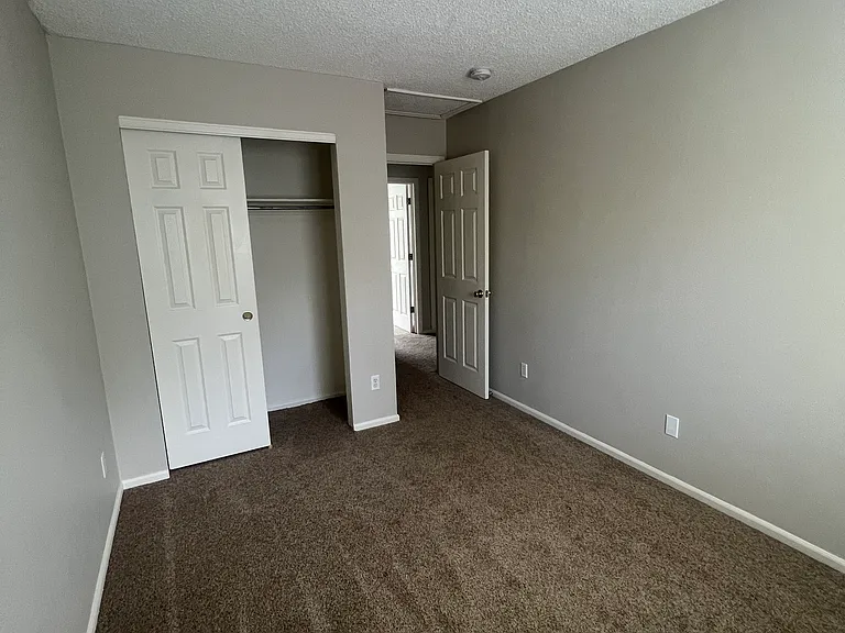 9880 Castle Ridge Cir — Photo 10