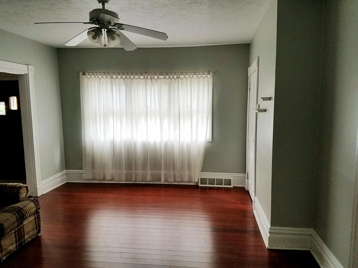 Building Photo - 49 Sterling St