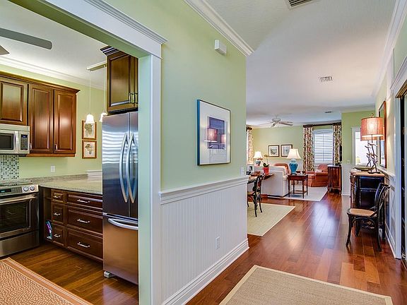 4th image of 930 Pirate Cove Ln #8