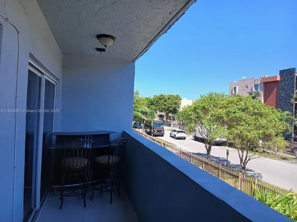 6070 W 19th Ave APT 110, Hialeah, FL 33012