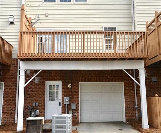 One car garage, driveway and deck