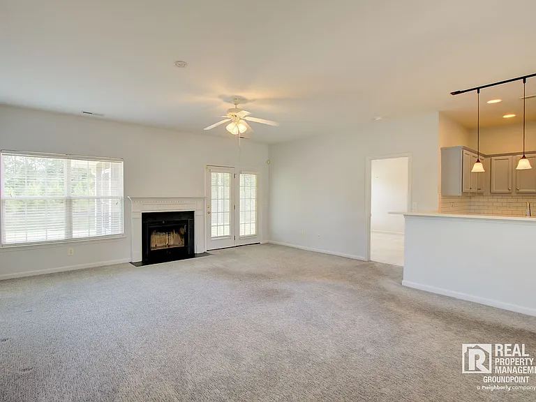 2815 Summertrees Blvd — Photo 5