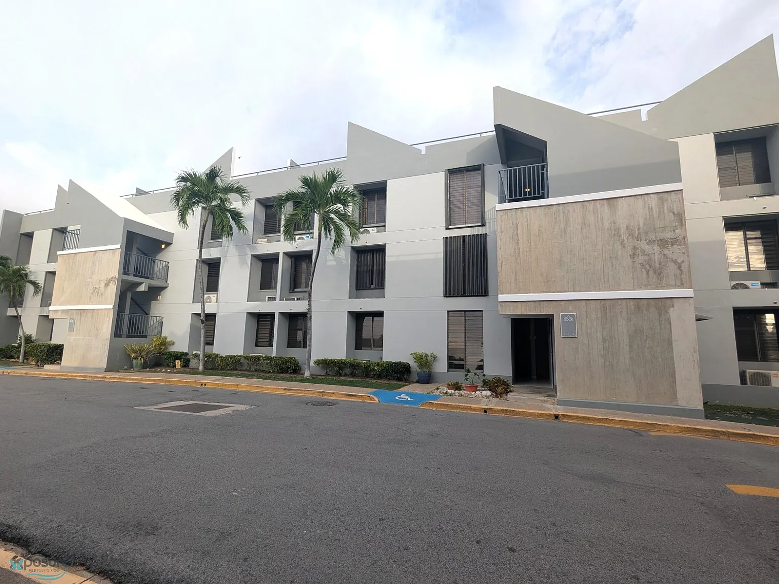 Paseo De La Reina (Condominio) — Photo 3