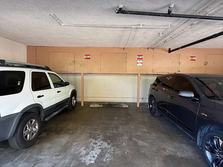 15025 Burbank Blvd #2 — Photo 9