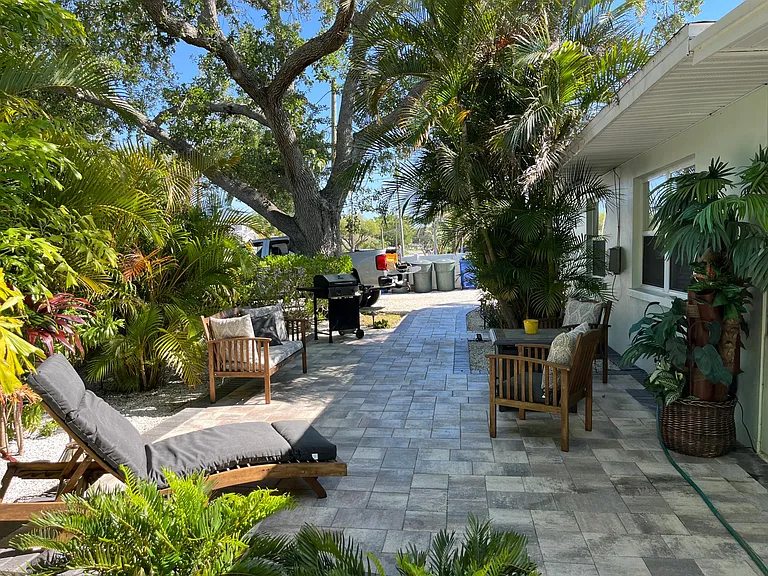 101 Palm Blvd — Photo 1