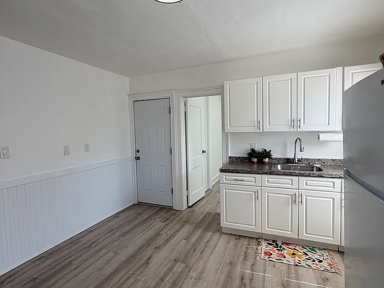 49 Henry St #3 — Photo 3