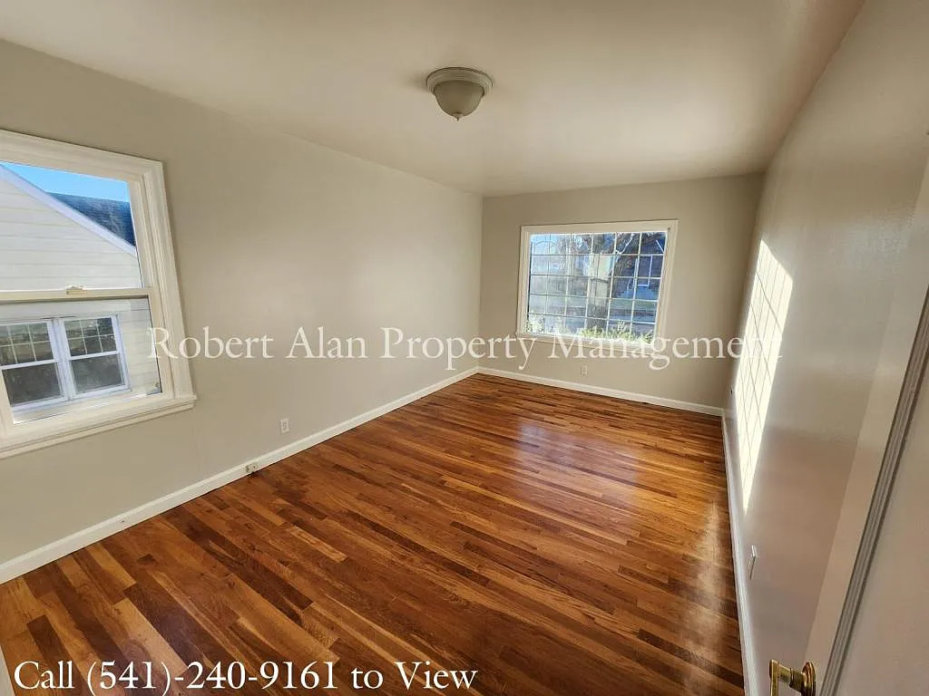 646 NW 9th — Photo 3