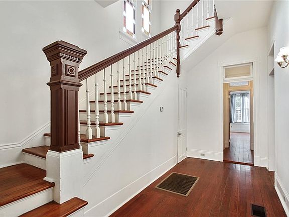 3rd image of 4726 Prytania St
