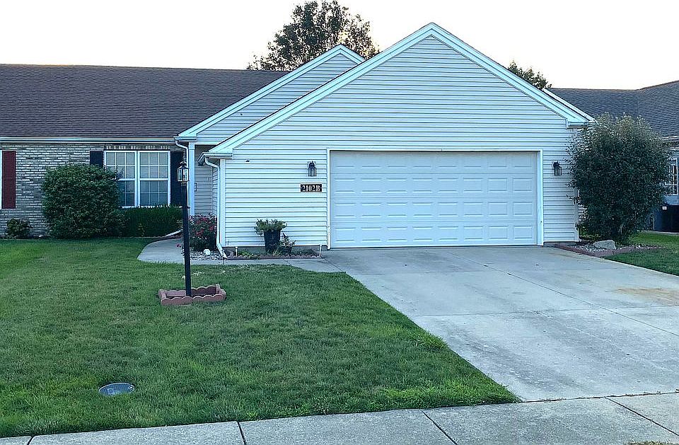 2102B N Prairie St, Tuscola, IL 61953 Zillow