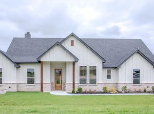 204 Sweetgrass Dr, Poolville, TX 76487