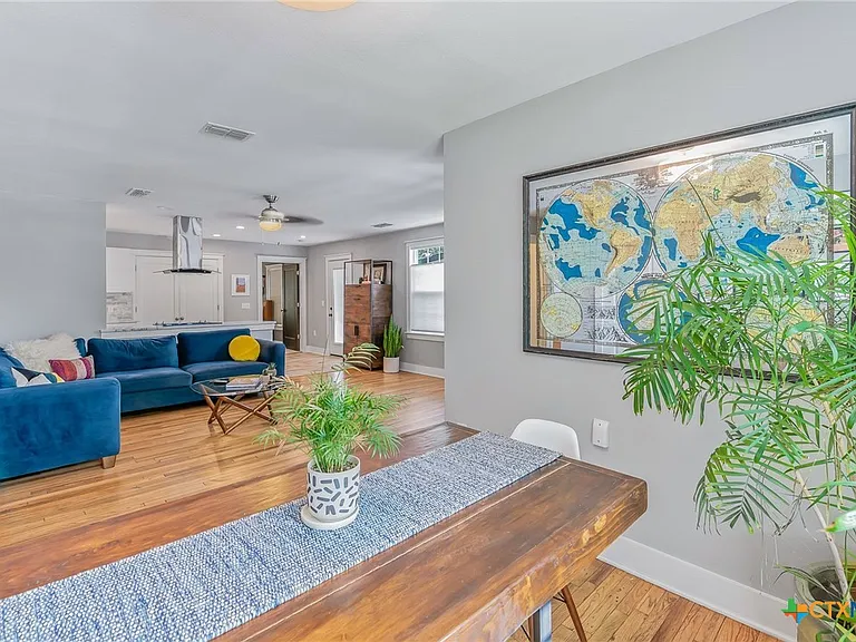 2404 Oak Crest Ave — Photo 9