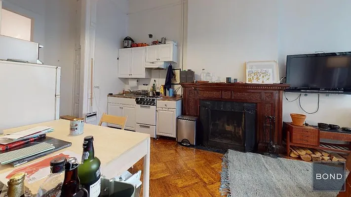 Rented by Bond New York | media 8