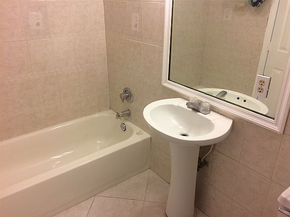 4th image of 1221 SW 136th Pl
