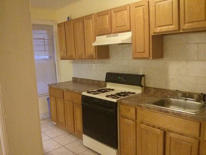1st image of 831 E Tioga St