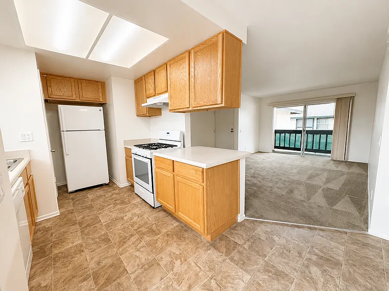 Del Ciervo Apartments — Photo 34
