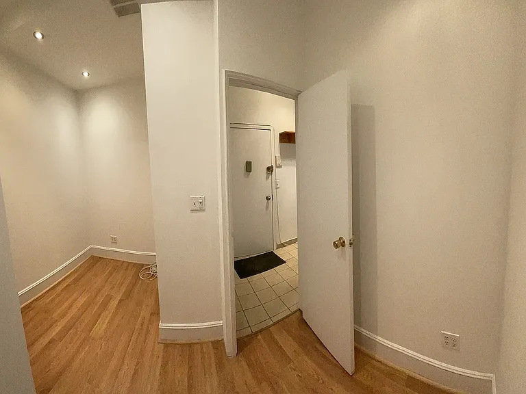 100 W 106th St #2S — Photo 8
