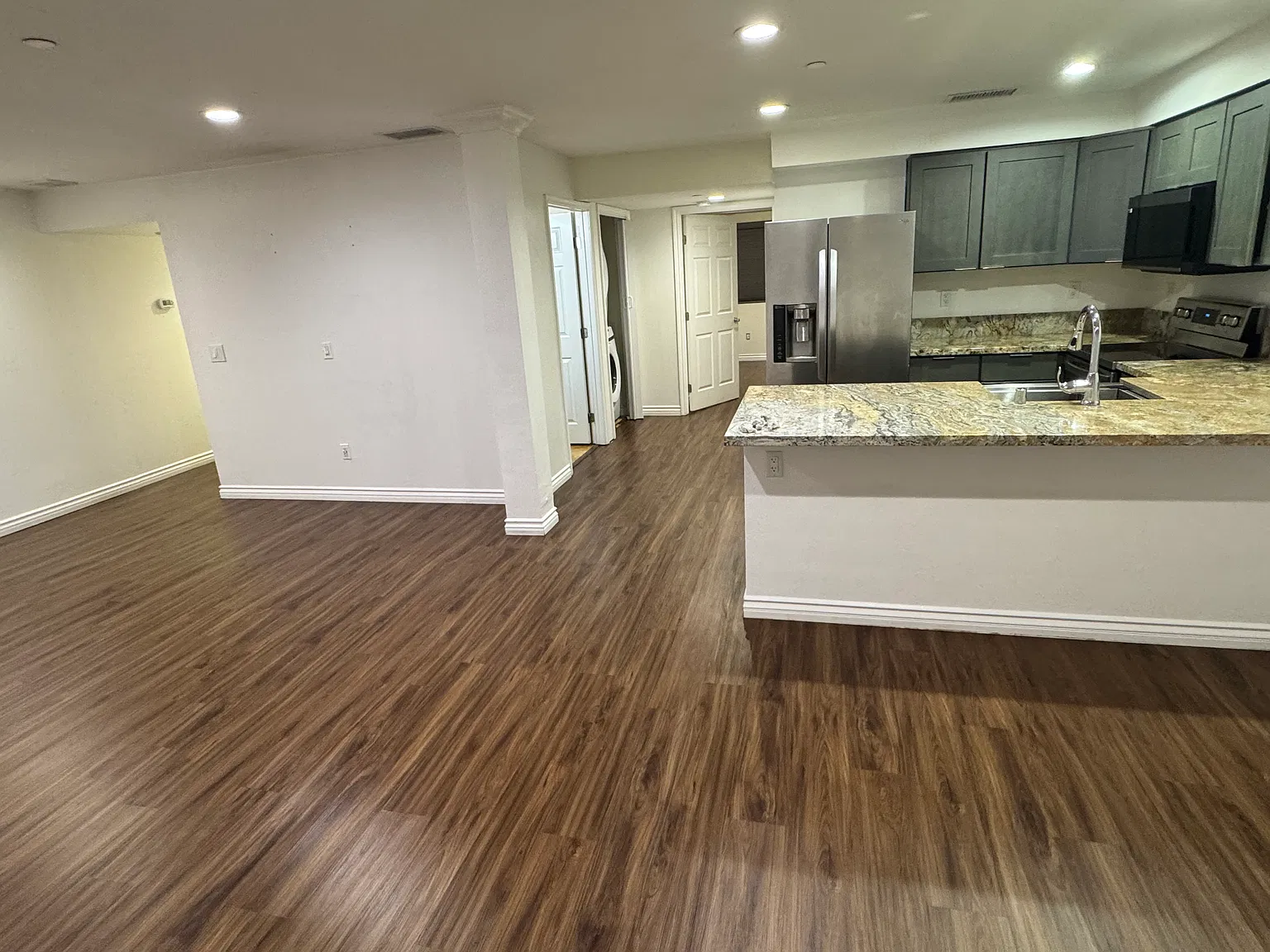 2 bed, 1048 sqft, $3,500 — Photo 4