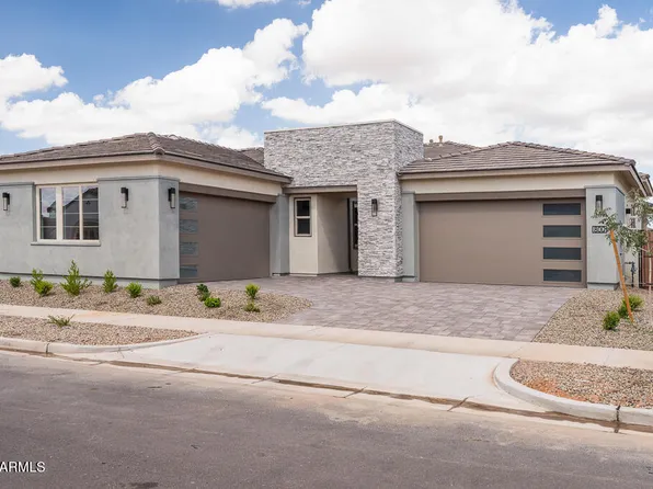 800 W J WALTZ Way, Apache Junction, AZ 85120