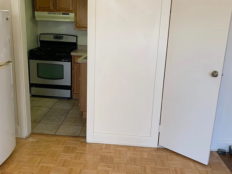 31 S Lake Ave #3 — Photo 6