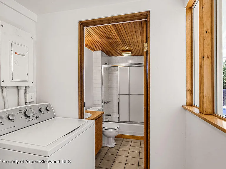 235 E Homestead Dr — Photo 17