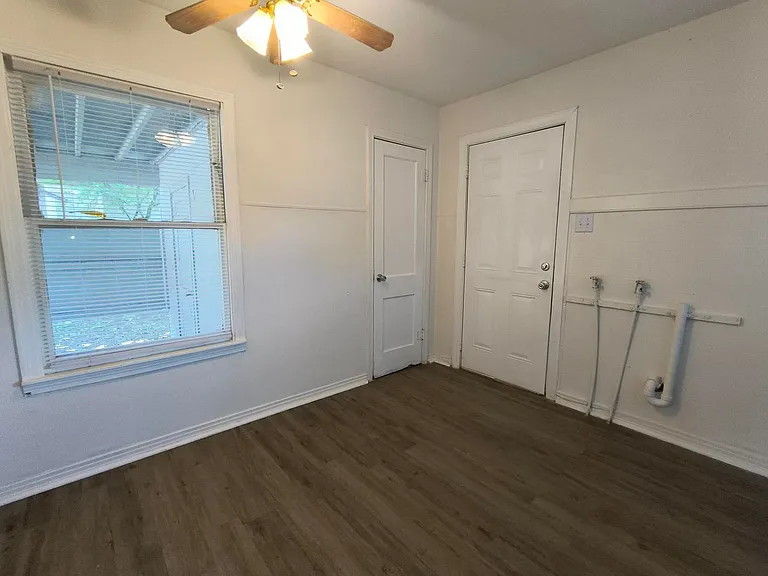 2102 Raney St — Photo 8