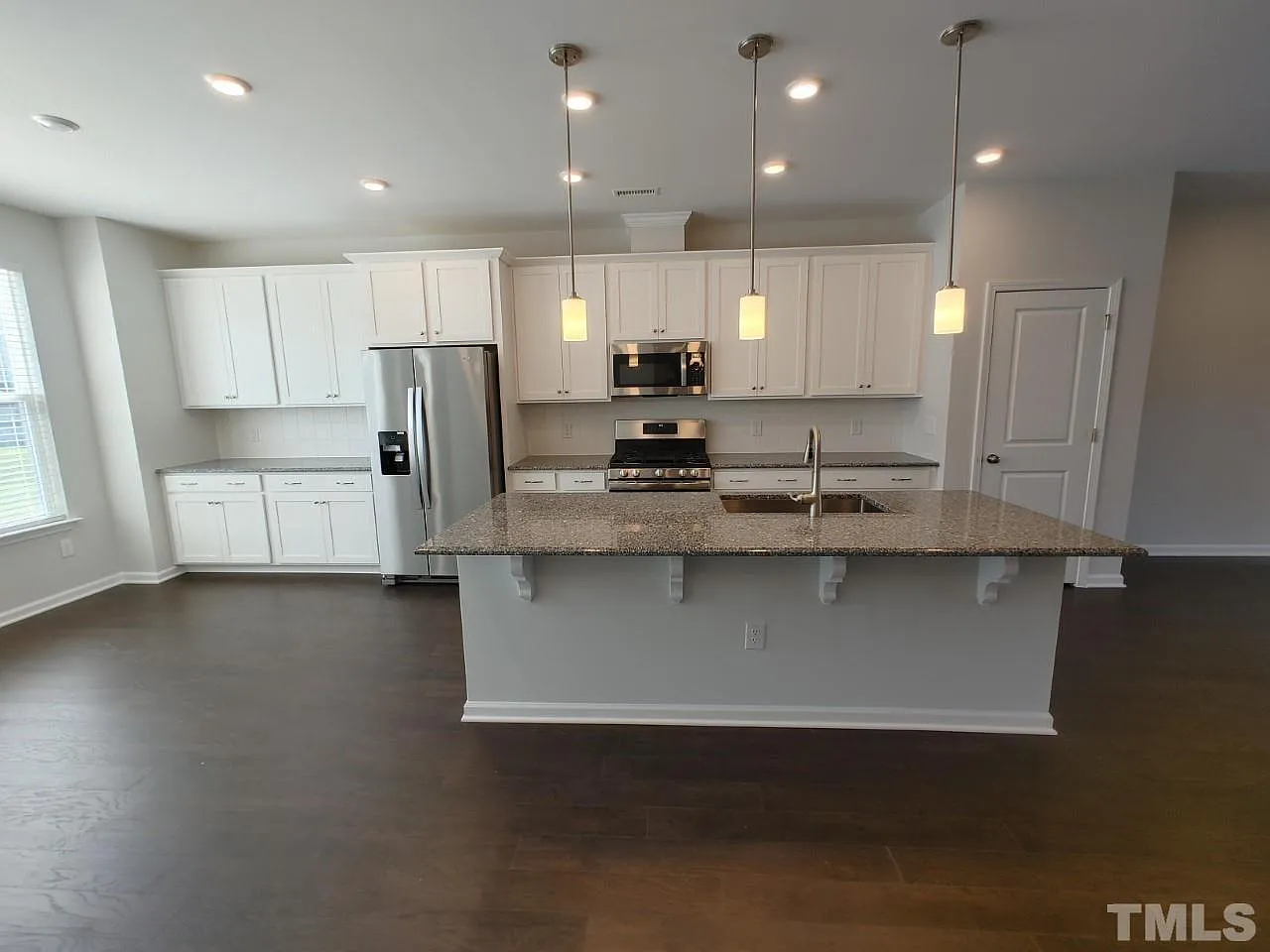 4 bed, 3.5 bath, 2229 sqft, $2,395 — Photo 4