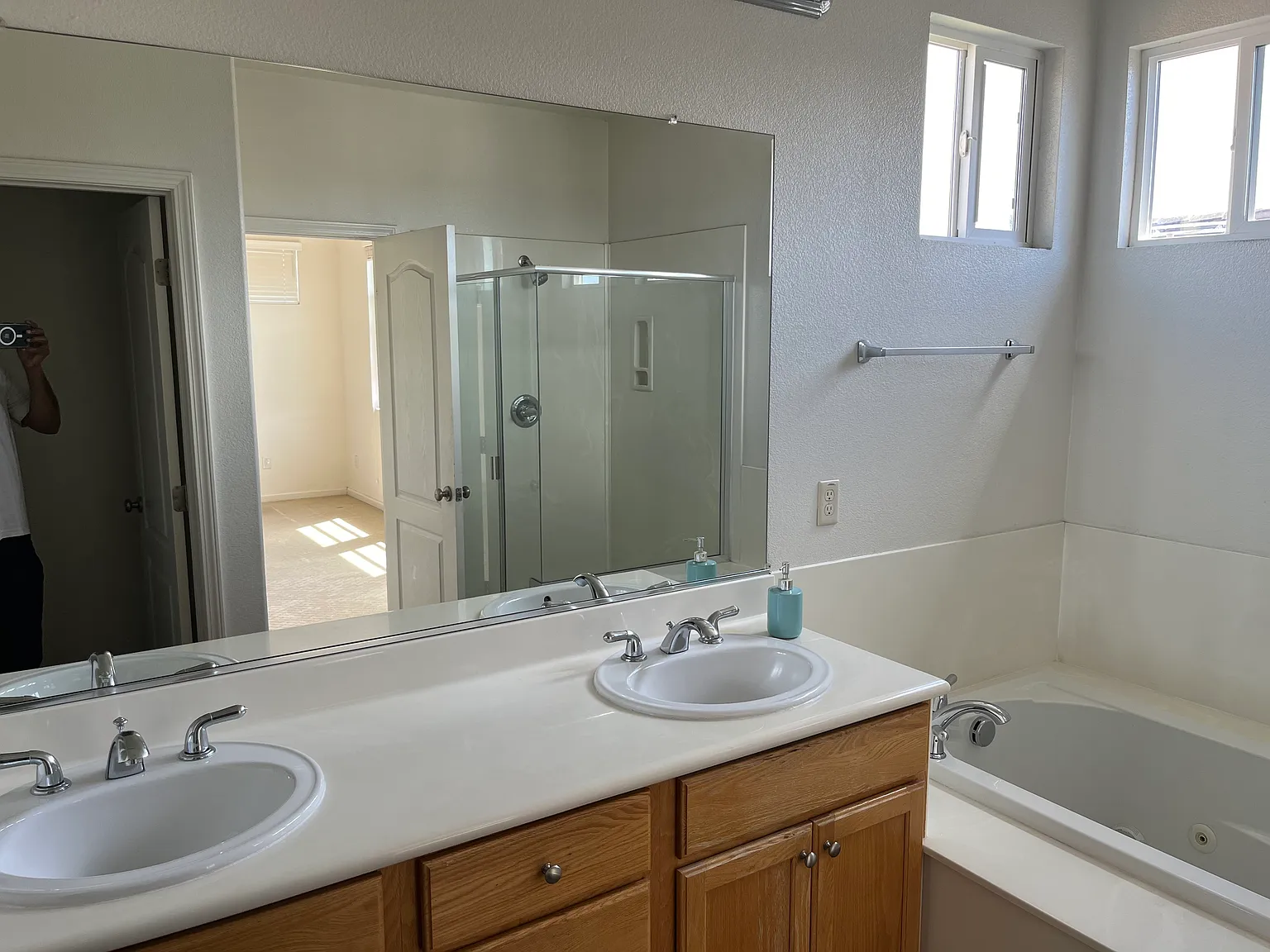 4 bed, 3.5 bath, 2475 sqft, $4,600 — Photo 2