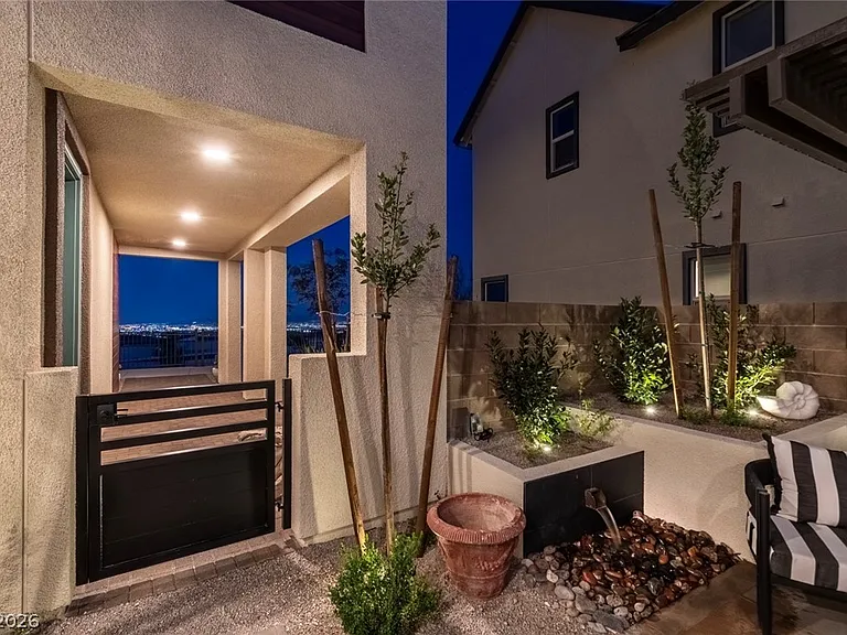 1020 Golden Summit Ave — Photo 2