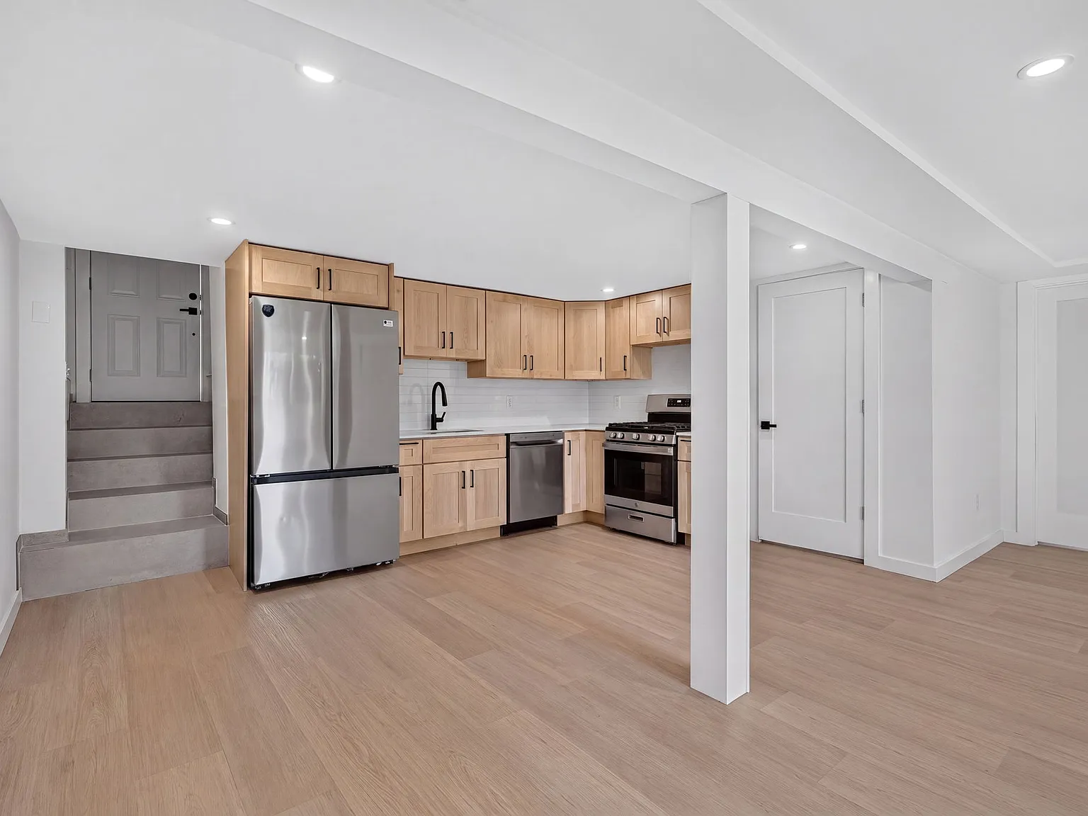 1 bed, 850 sqft, $2,200 — Photo 3