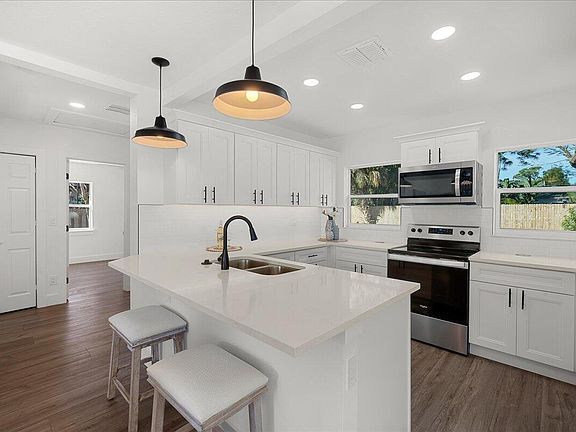 5th image of 710 Orange Blossom Dr