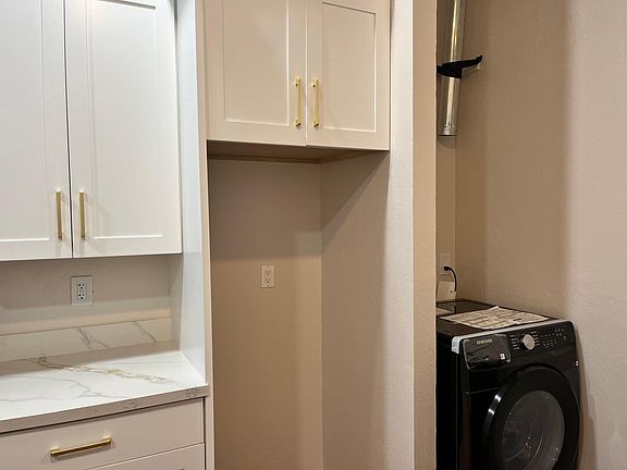 2nd image of 2318 Tahiti St #B