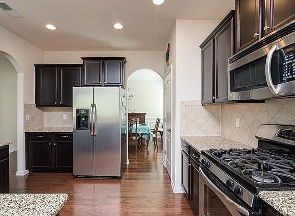 5th image of 2036 Newport Dr