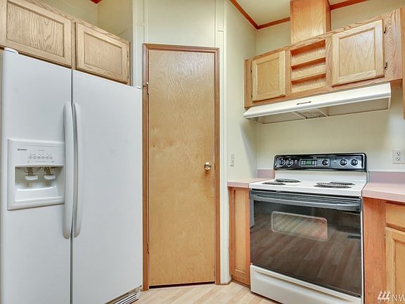 5th image of 1402 22nd St NE Unit 551